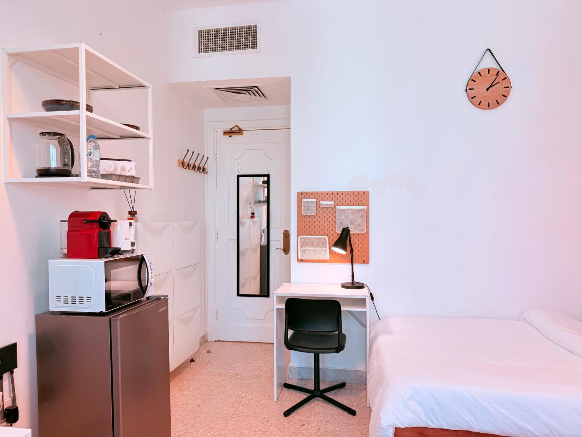 Fully Furnished Twin With Shared Toilet Homestay