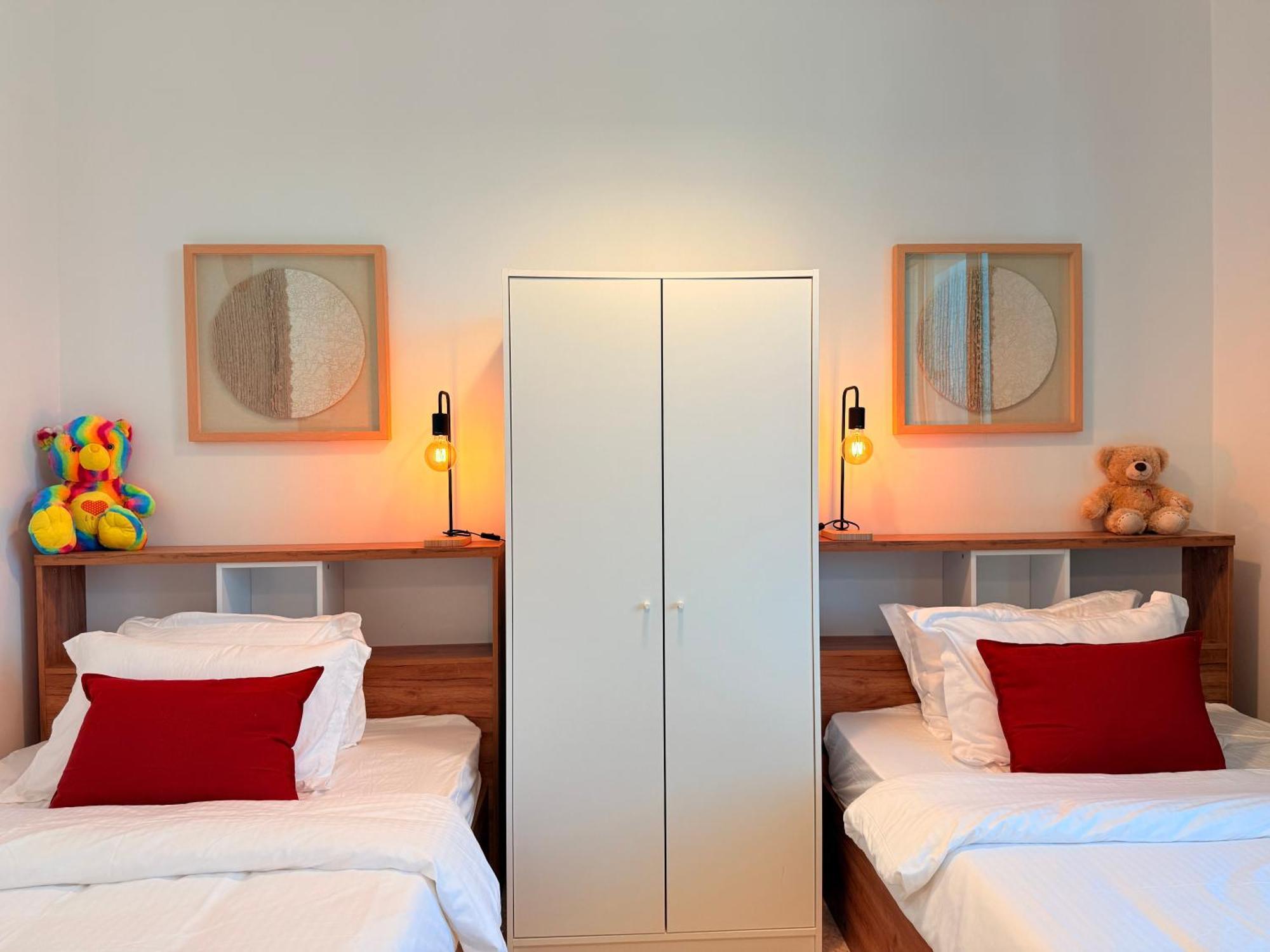 Fully Furnished Twin With Shared Toilet Homestay *